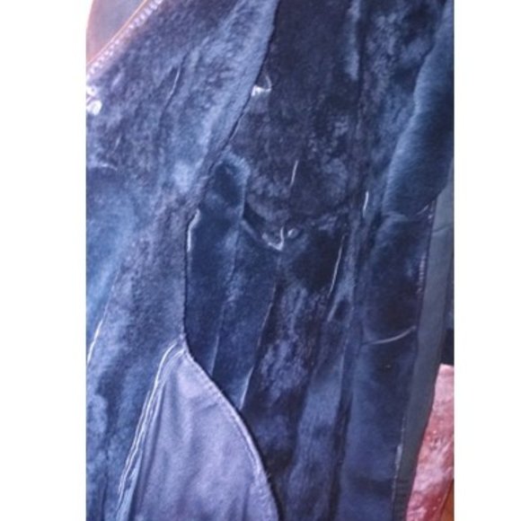 DARK GREEN LUXURY GENUINE SHEARLING COAT WITH LEATHER STRIP. - Picture 6 of 10